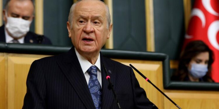 MHP Lideri Bahçeli'den Yeni Süreç İçin Sabır Çağrısı ve Uyarı: 'Terörsüz Geleceğin Kalın Perdesi Aralandı'