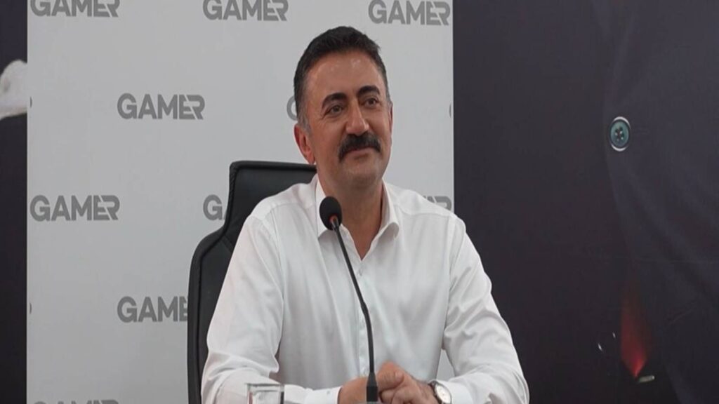 Merkeze çekilen eski Tunceli Valisi Tekbıyıkoğlu "hakkınızı helal edin" diyerek kentten ayrıldı