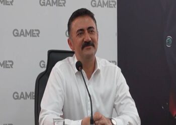 Merkeze çekilen eski Tunceli Valisi Tekbıyıkoğlu "hakkınızı helal edin" diyerek kentten ayrıldı