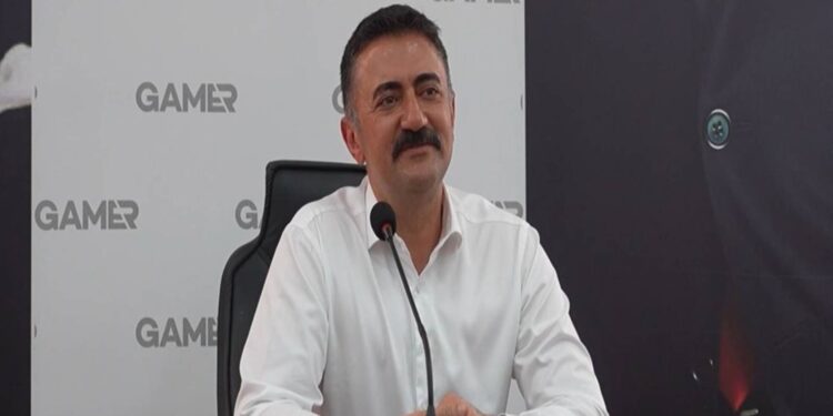 Merkeze çekilen eski Tunceli Valisi Tekbıyıkoğlu "hakkınızı helal edin" diyerek kentten ayrıldı