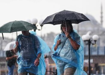 Meteoroloji'den Çok Sayıda İl İçin Sağanak, Fırtına ve Toz Taşınımı Uyarısı: İstanbul, Ankara, İzmir Listede...