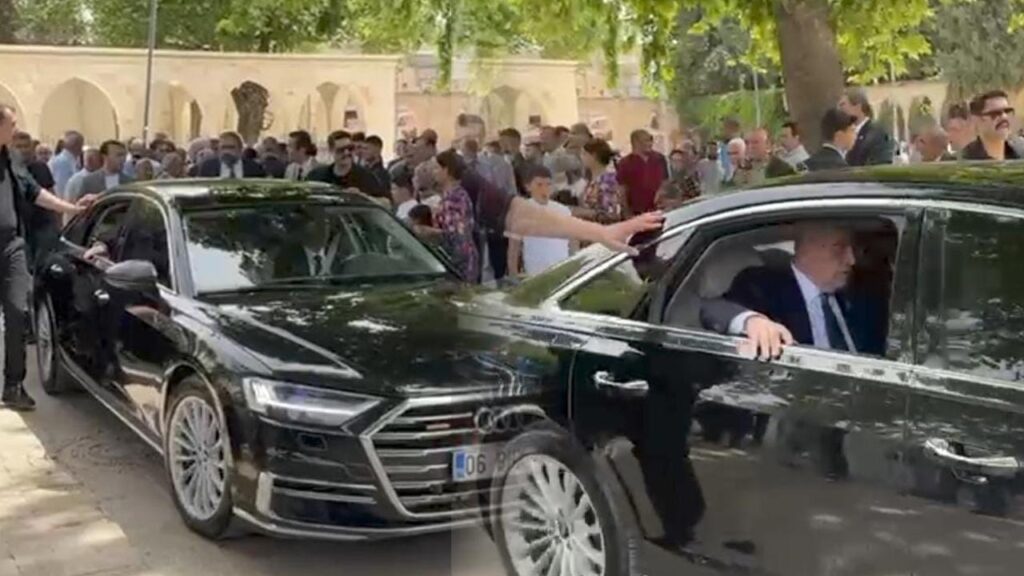 Müsavat Dervişoğlu'ndan Şanlıurfa’da Tepki Çeken Görüntüler