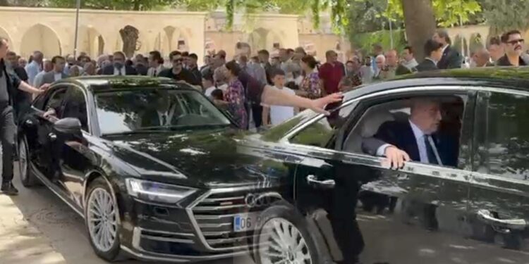 Müsavat Dervişoğlu'ndan Şanlıurfa’da Tepki Çeken Görüntüler