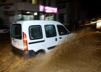 Osmaniye’de sel felaketi: Bülbül Deresi taştı, araçlar sürüklendi