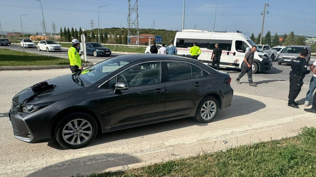 Otomobil ve Motosiklet 'Kaza Kavşağı'nda Çarpıştı