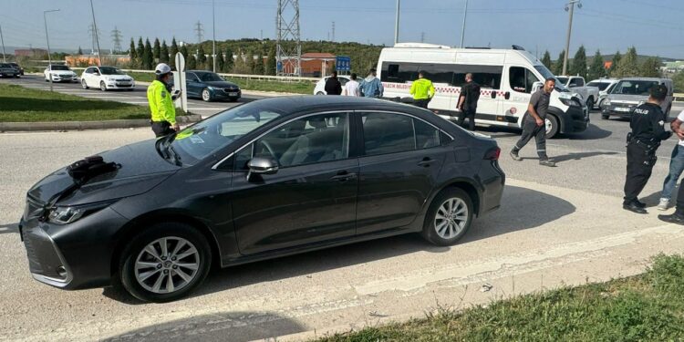 Otomobil ve Motosiklet 'Kaza Kavşağı'nda Çarpıştı