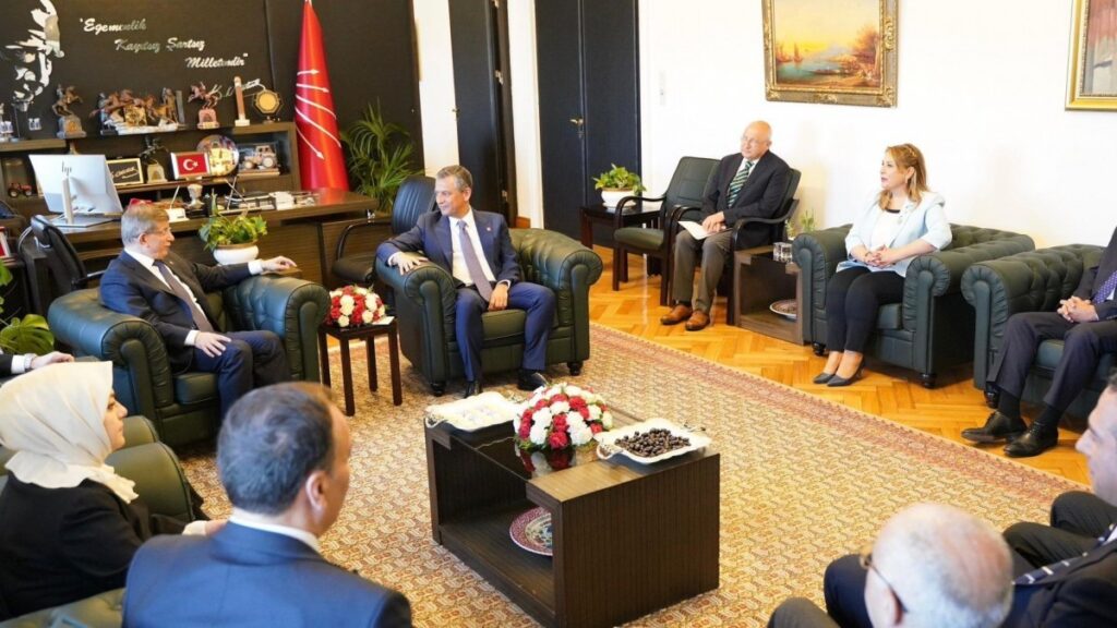 Özgür Özel, Ahmet Davutoğlu ile görüştü