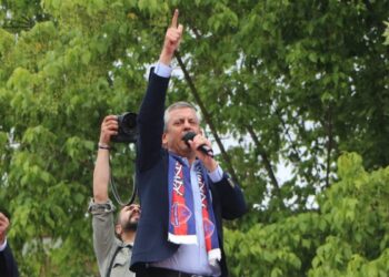 Özgür Özel: İmamoğlu’na yapılan kumpasın devamındayız