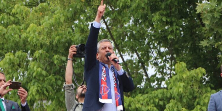 Özgür Özel: İmamoğlu’na yapılan kumpasın devamındayız