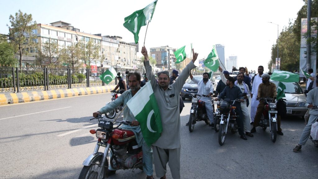 Pakistan Sokaklarında Ateşkes Sonrası Orduya Destek