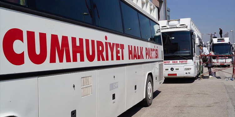 Parti "Suçu milletvekillerimizi 1. Meclise götürmesi" dedi, Bakan Tunç "Gerekçe görevli memura mukavemet" bilgisi verdi