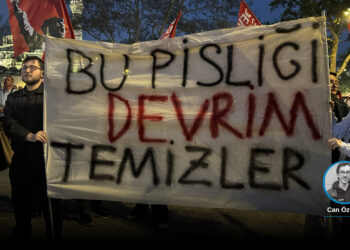 Polis, “Bu pisliği devrim temizler” pankartına müdahale etti