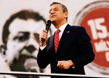 Saldırının ardından Özgür Özel'den paylaşım: Korkma