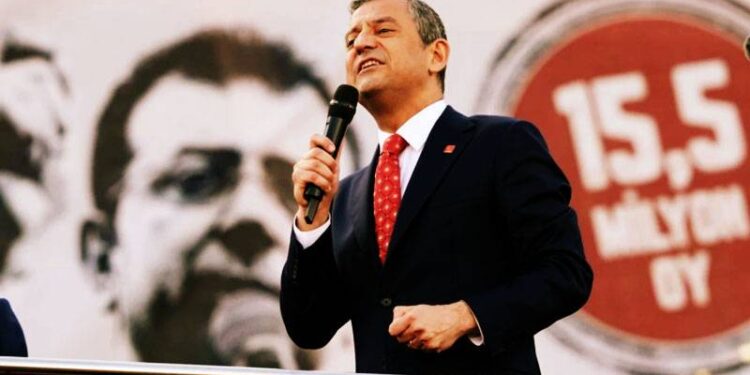Saldırının ardından Özgür Özel'den paylaşım: Korkma