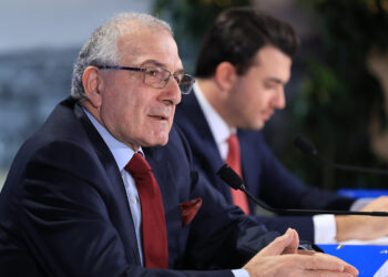 Sen misin İmamoğlu için mütalaa veren?
