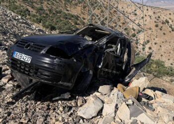 Şırnak’ta Kamyonet Şarampole Devrildi: Aynı Aileden 3 Kişi Yaşamını Yitirdi