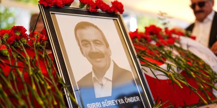 Sırrı Süreyya Önder'in Ölümünde Şüpheler... Akıllarda Tek Soru: Suikast mı? Doktorları ve İstanbul Valisi Gül'den İlk Açıklama