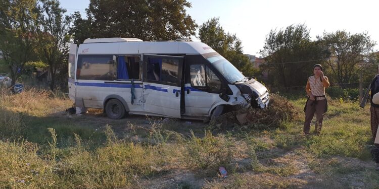 Siverek’te öğretmen servisleri kaza yaptı: 28 yaralı