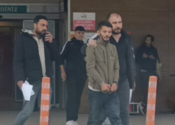 Sosyal medyadan tanışıp buluştuğu kişiyi mobil bankacılıkla 300 bin TL dolandırdı!