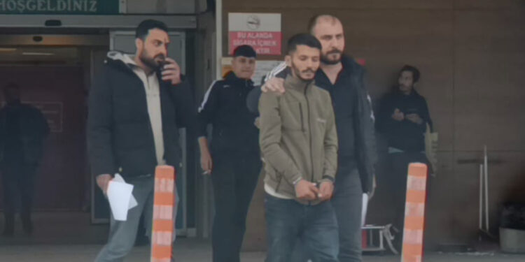 Sosyal medyadan tanışıp buluştuğu kişiyi mobil bankacılıkla 300 bin TL dolandırdı!