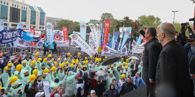 Taksim, baskıcı rejimin elinden alınmalı!