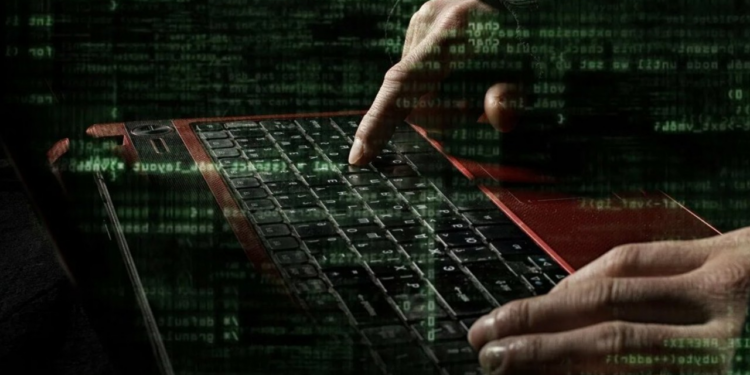 Teknoloji Devi Hükümet Desteğini İtiraf Etti: Casus Yazılımla Dinleniyorsunuz!