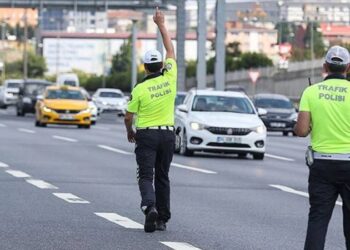 Trafiği engelleyen araç sürücülerine yeni cezalar!
