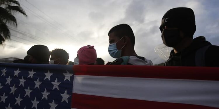 Trump, 500 bin göçmenin iznini iptal edebilir