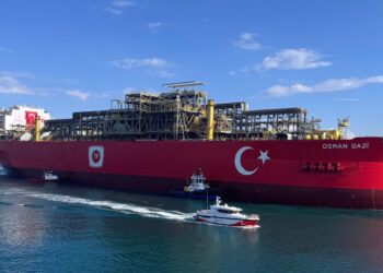 Türkiye'nin ilk yüzer doğal gaz üretim platformu Osman Gazi Filyos Limanı'nda