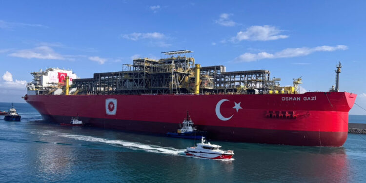 Türkiye'nin ilk yüzer doğal gaz üretim platformu Osman Gazi Filyos Limanı'nda
