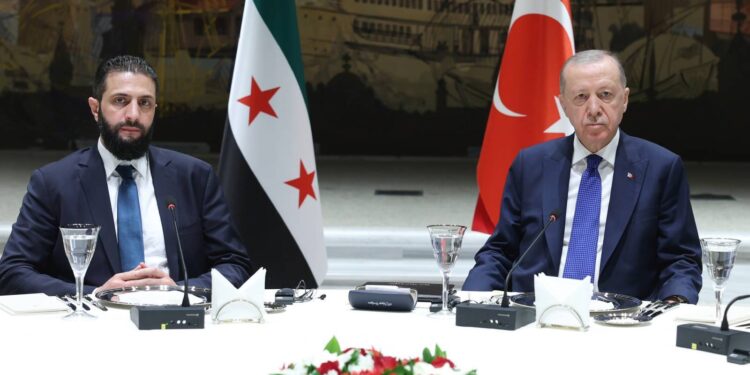 Türkiye'ye gelen Şara, Tank Palet Fabrikası'nı gezdi