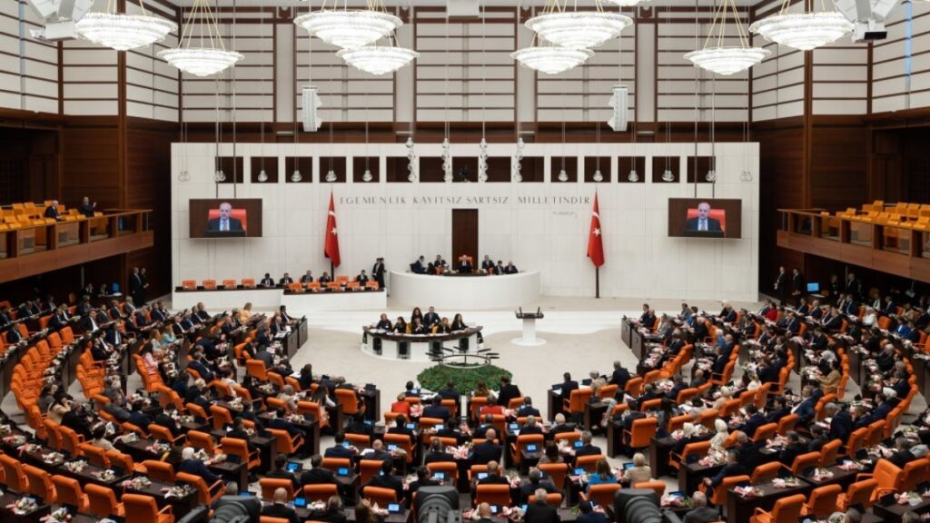 Üç milletvekilinin fezlekeleri Meclis’e gönderildi