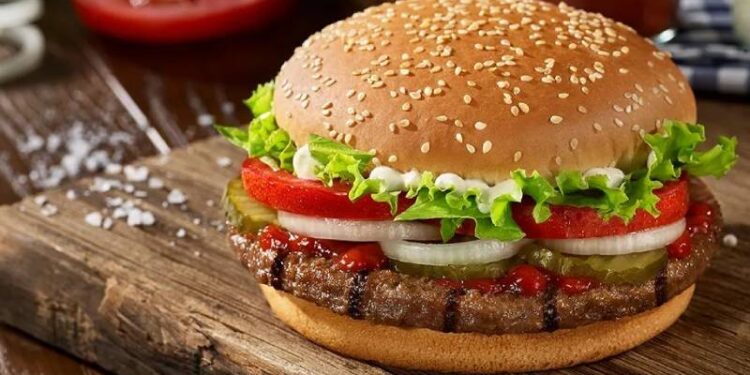 Ünlü firmaya dava: Hamburgerleri olduğundan büyük gösteriyor