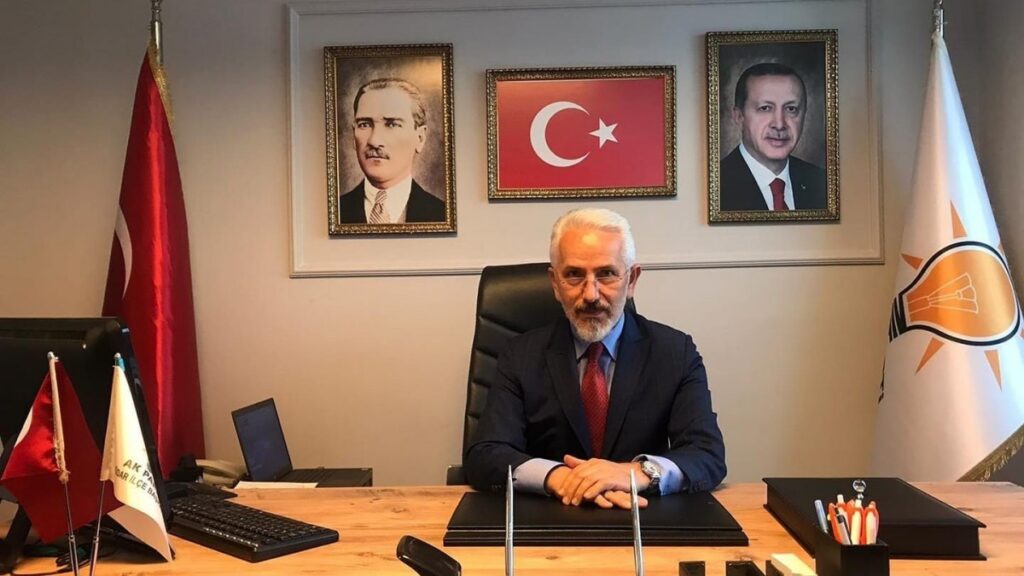Üsküdar Belediyesi'nin AKP'li Meclis üyesi istifa etti