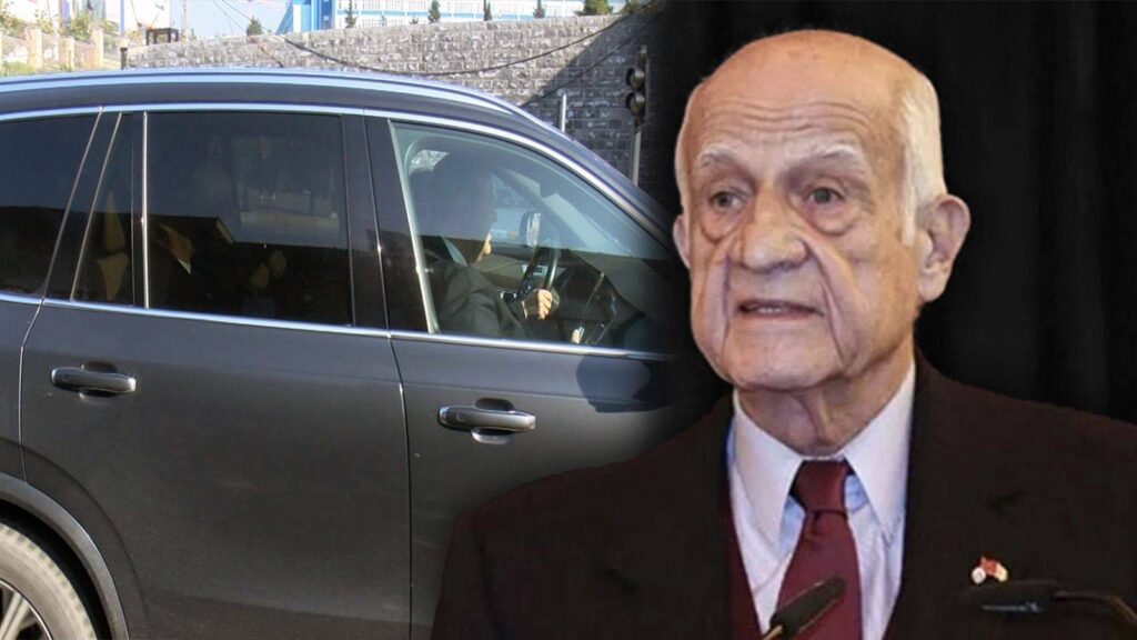 Vasilerinin izni olmaksızın yardımcısı ve şoförü ile hastaneden ayrıldı