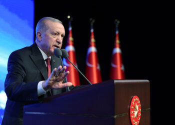 Vekiller Erdoğan'ın yüzüne söyledi