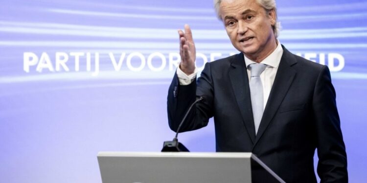 Hollanda’da mülteci krizi koalisyonu çökertti