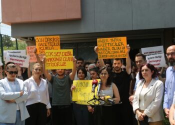 Eylemdeki KRT çalışanlarına dayanışma ziyareti