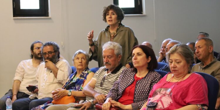 Kıbrıs paneli: Adada barışçıl bir gelecek nasıl mümkün olabilir?