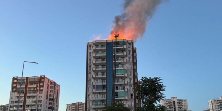 Amed’deki yangında 3 kişi hayatını kaybetti