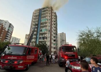 Amed’deki yangında yaşamını yitirenler defnedildi