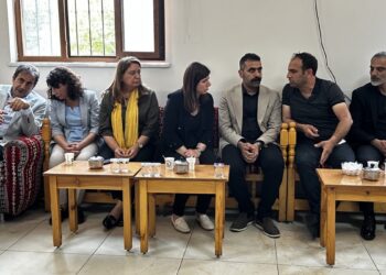 Amed’deki yangında yaşamını yitirenlerin taziyelerine ziyaret