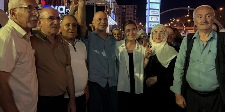 Tursun, 32 yıllık tutsaklıktan sonra Amed’de kitlesel karşılandı