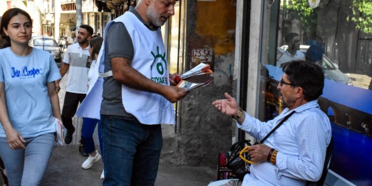 Madde bağımlılığına karşı broşür dağıtıldı