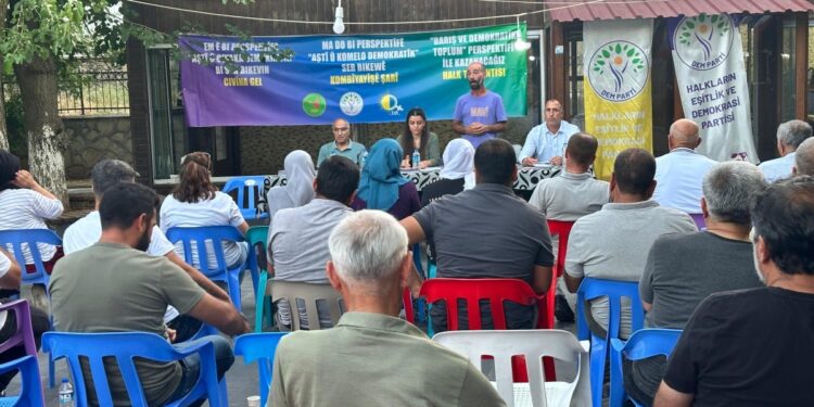Amed ilçelerinde halk toplantıları sürüyor