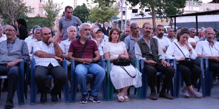 Amed’te halk toplantıları: Devlet adım atmalı