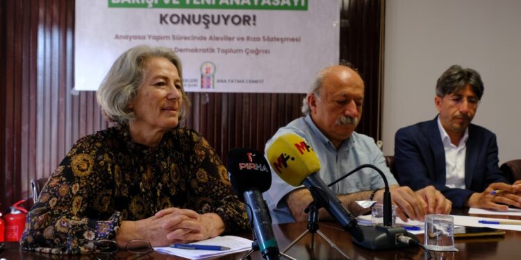 Aleviler Barış ve Demokratik Toplum Çağrısı’nı tartıştı