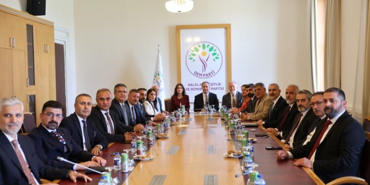 16 baro başkanı Meclis’te DEM Parti ile görüştü