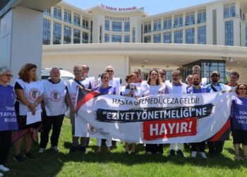 TTB Sağlık Bakanlığı önünden seslendi