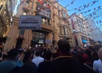 İstanbul Barosu önünde tutuklanan avukata destek açıklaması